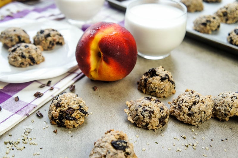 Cherry Dark Chocolate Breakfast Cookies / These healthy cookies made from whole foods have NO sugar added, and are a great grab and go breakfast option!
