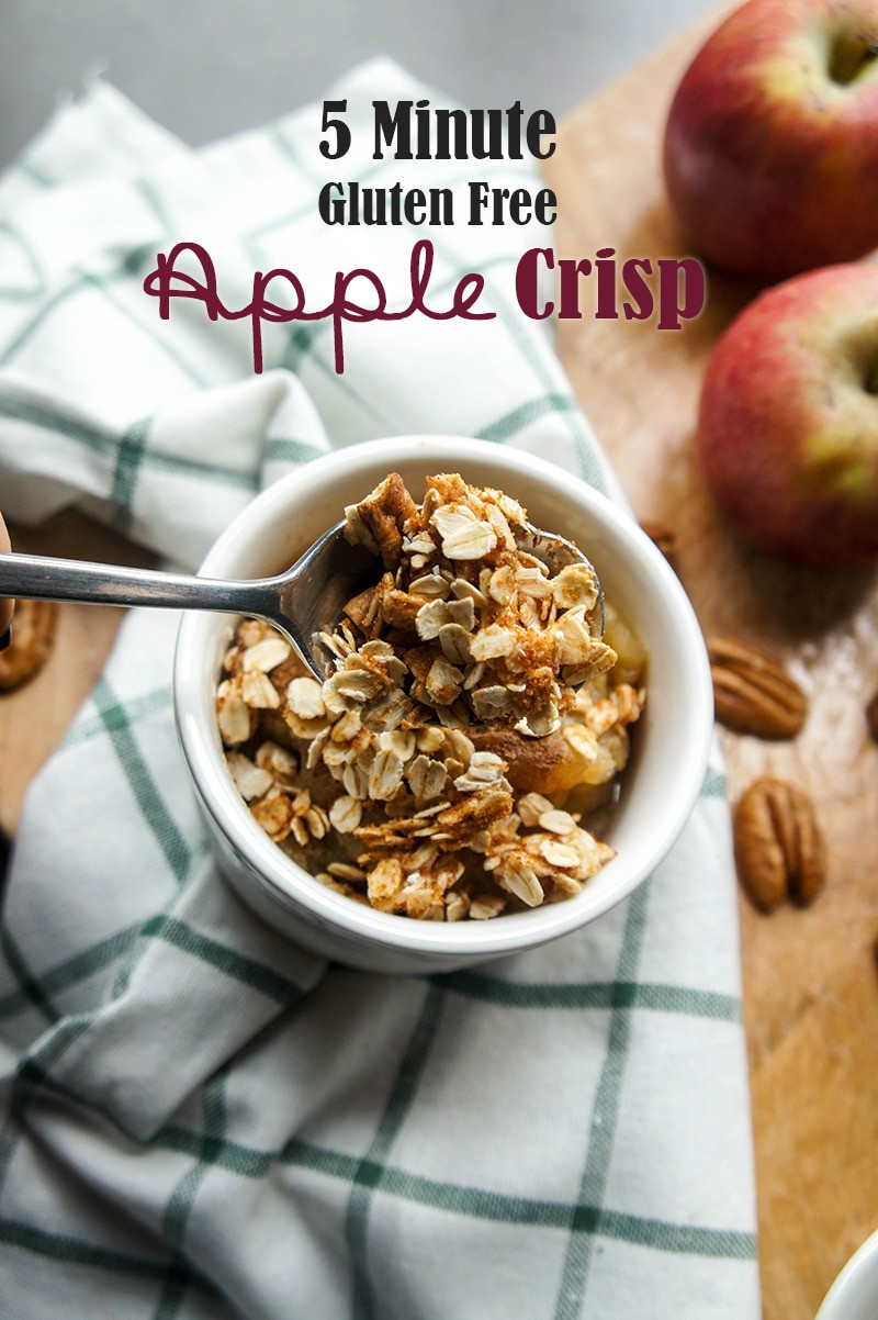 Speedy Saucy Apple Crisp / This apple crisp can be put together in 5 minutes, then baked for 20 minutes for a healthy, delicious fall dessert that's healthy enough for breakfast!
