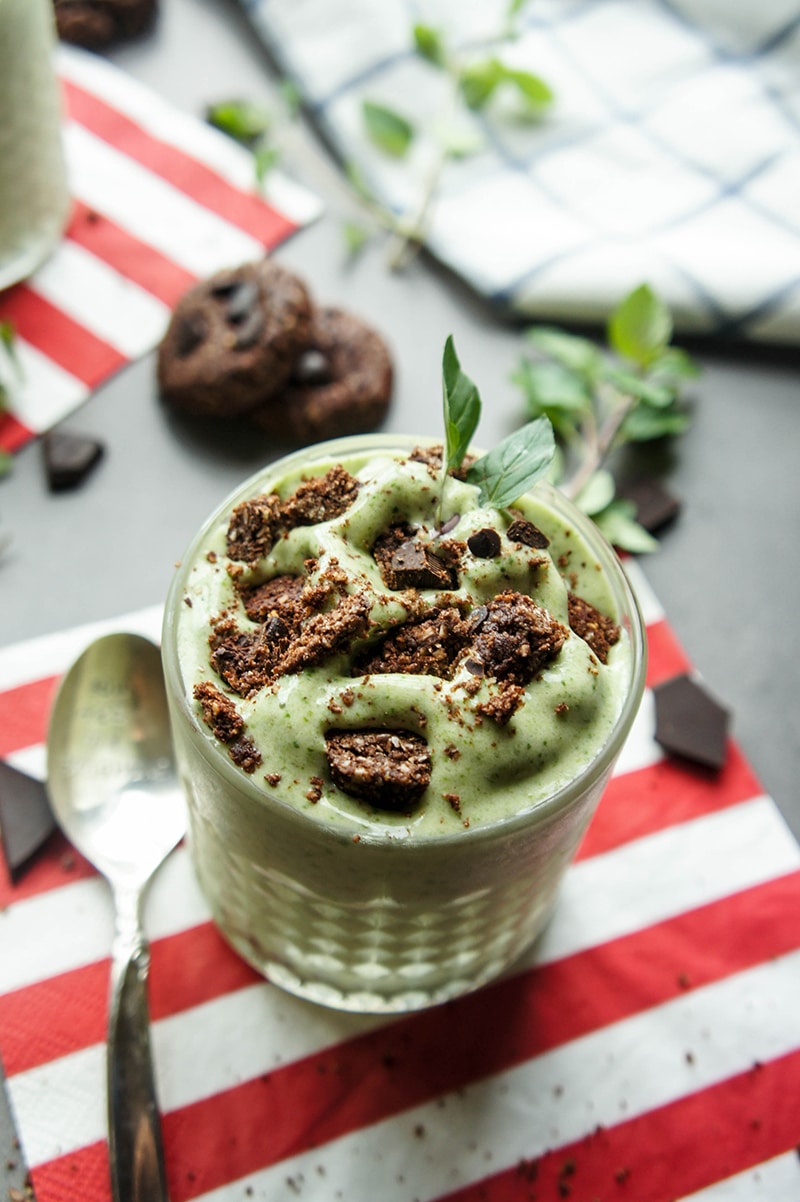 Mint Cookie Blizzards / Vitamin Sunshine / This copycat recipe is sure to satisfy your ice cream cravings- and is packed with nutrient rich foods!