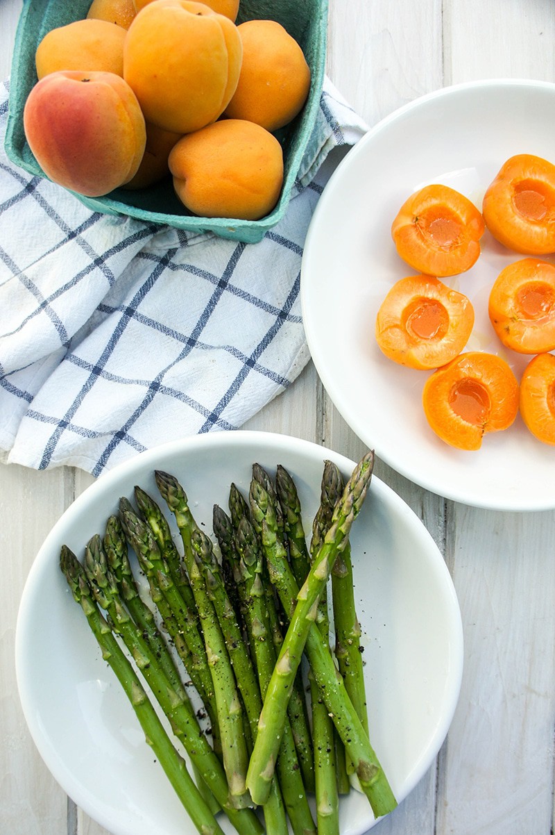 Grilled Asparagus and Apricots with Balsamic Glaze / A beautiful side dish for your next BBQ. The perfect addition to grilled meats.