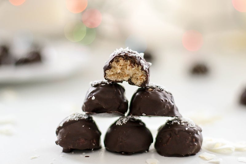 Coconut Mint Cookie Truffles / The perfect addition to your holiday offerings- crispy rice, crunchy coconut and cool mint make an irresistible filling.