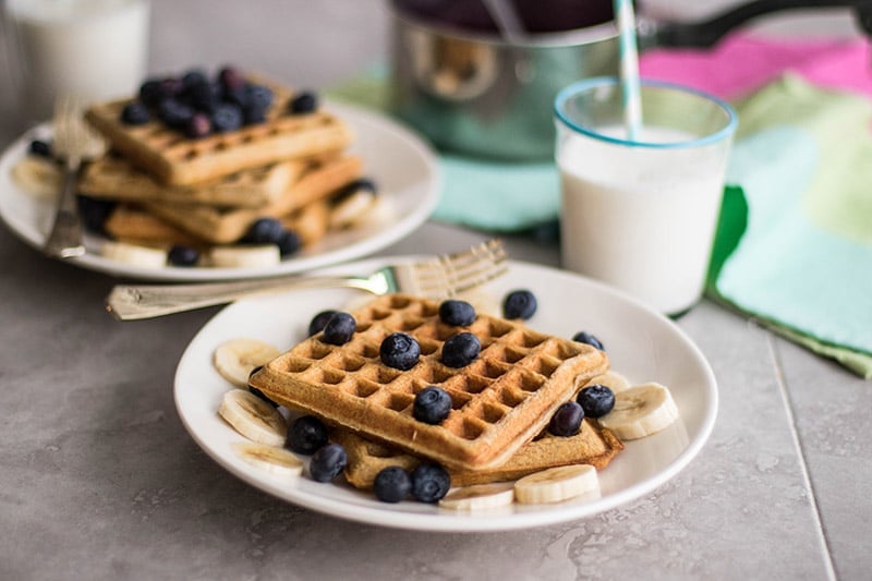 Cinnamon Oatmeal Waffles / These gluten free waffles and light and crisp around the edges. Served with a fruit syrup, they make a wonderfully healthy, clean breakfast.