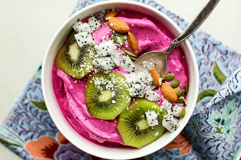 Dragon Fruit Smoothie Bowls / These smoothie bowls are actually like soft serve ice cream- creamy, fruity, and super healthy!