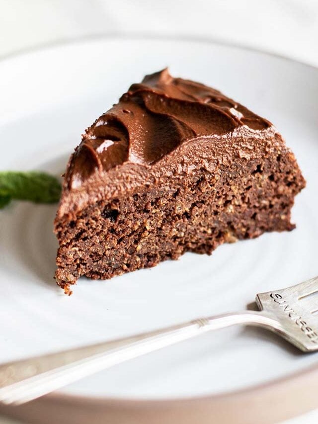 Quinoa Cake with Healthy Chocolate Frosting (Gluten Free, Low in Sugar ...