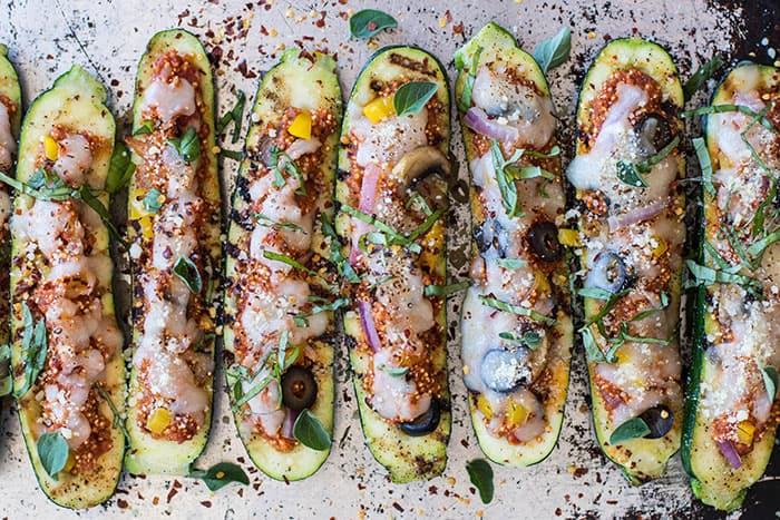Grilled Zucchini Boats / Have fun with a vegetarian entree on the BBQ this summer. Zucchini is stuffed with a 1-pan quinoa pizza recipe.