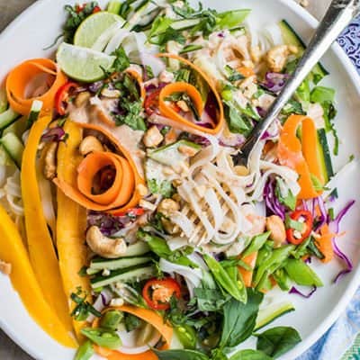 Rice Noodle Salad / This cool summer salad is bursting with Thai flavors - and Asian Salad Recipe you don't want to miss!