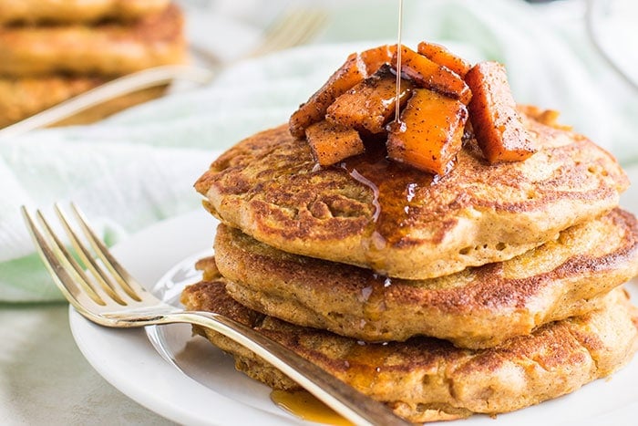 Butternut Pancakes / These gluten free pancakes are a great vegetable breakfast. Fall pancakes healthy pancakes