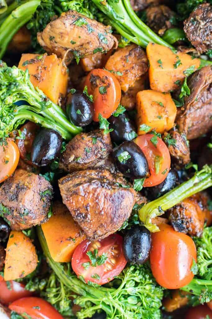 One Pot Balsamic Butternut and Chicken / This one pot meal is the perfect Whole30 dinner.