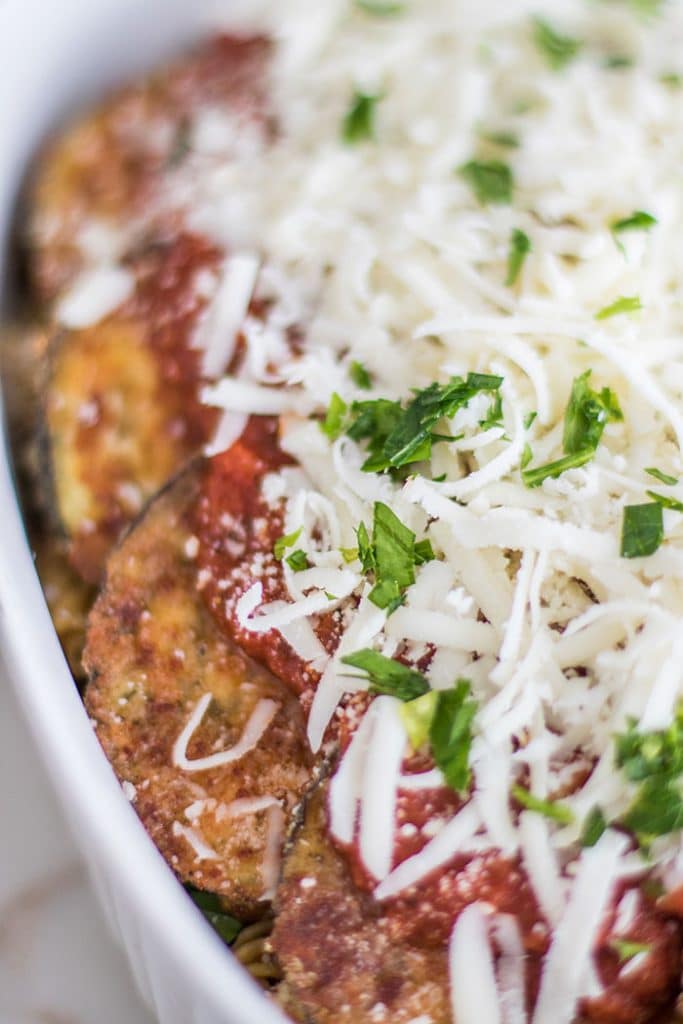 Baked Eggplant Parmesan Pasta / This gluten free baked pasta dish is a great! Made #glutenfree with Chickapea Pasta, and layered with crispy baked eggplant slices and lots of cheese!