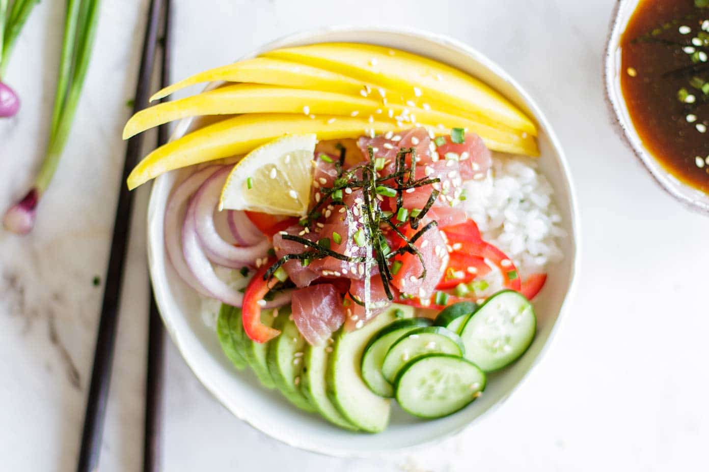 Poké bowl with mango, avocado and sweet potato - EAT ME