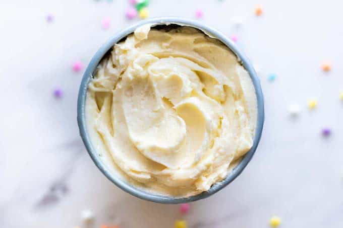 A bowl of white chocolate buttercream frosting.