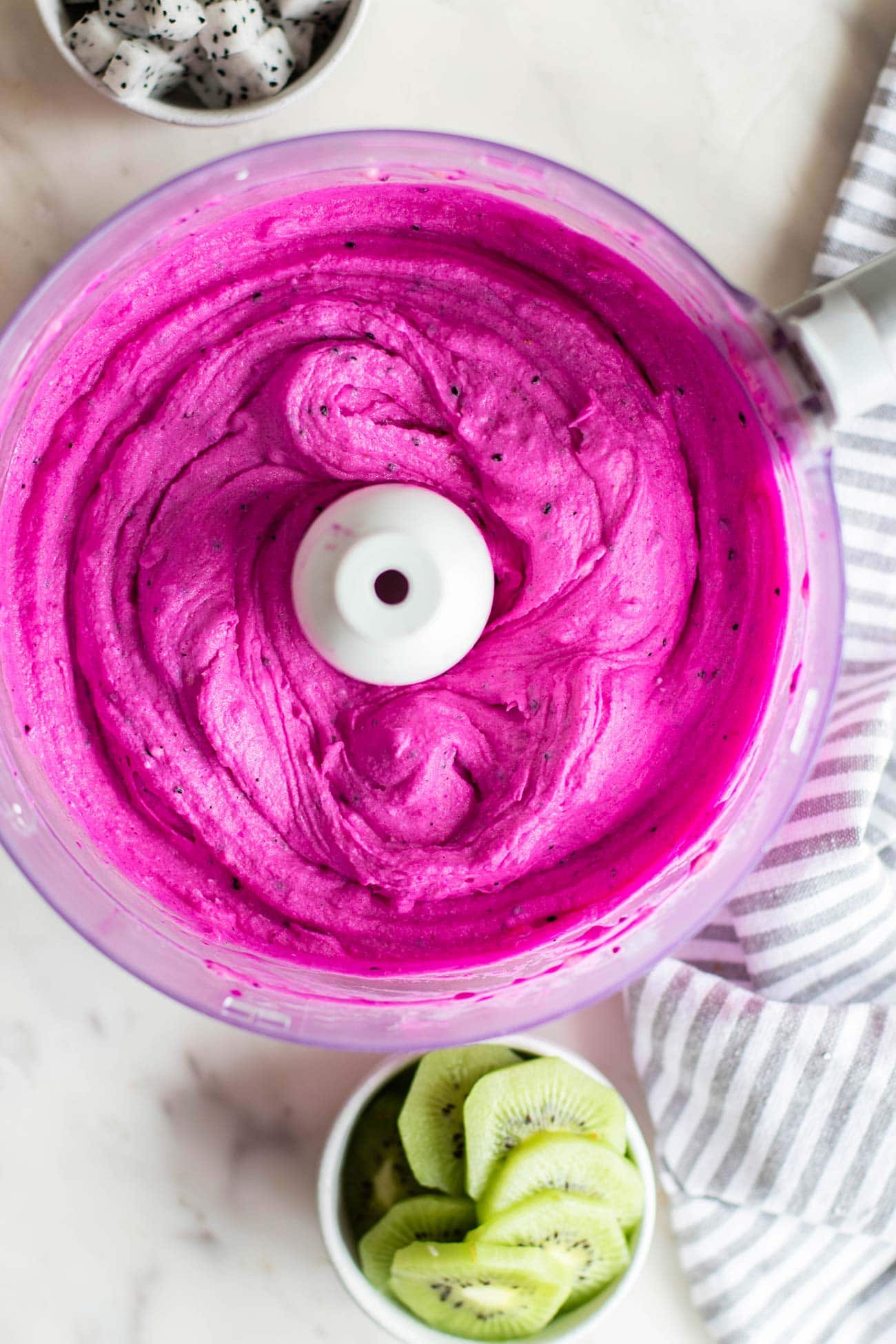 Pitaya Bowl - Dragon Fruit Smoothie Bowl - Sunkissed Kitchen