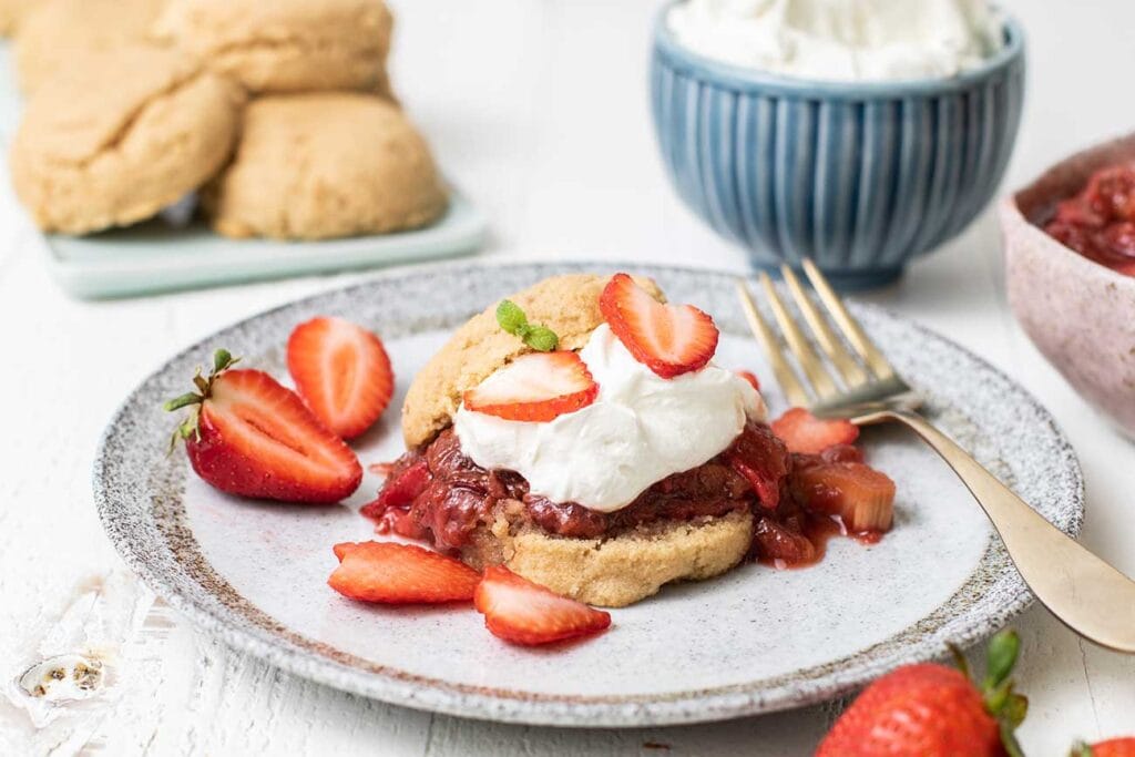 A plate with a prepared fresh strawberry shortcake.