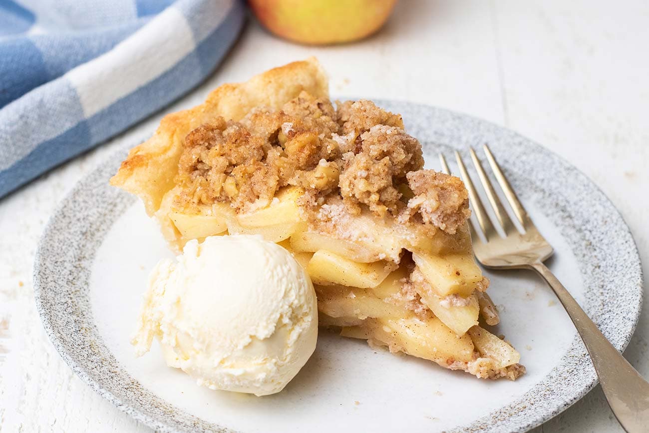 Welcome in the fall season with this simple apple pie inspired crockpo