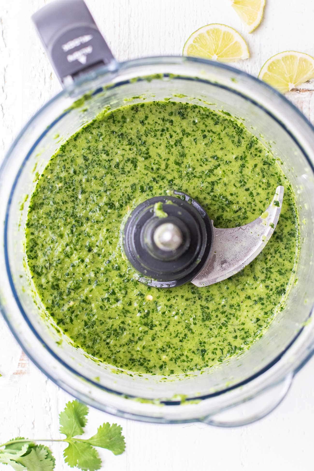 The texture of mojo verde after olive oil is blended into the mixture.