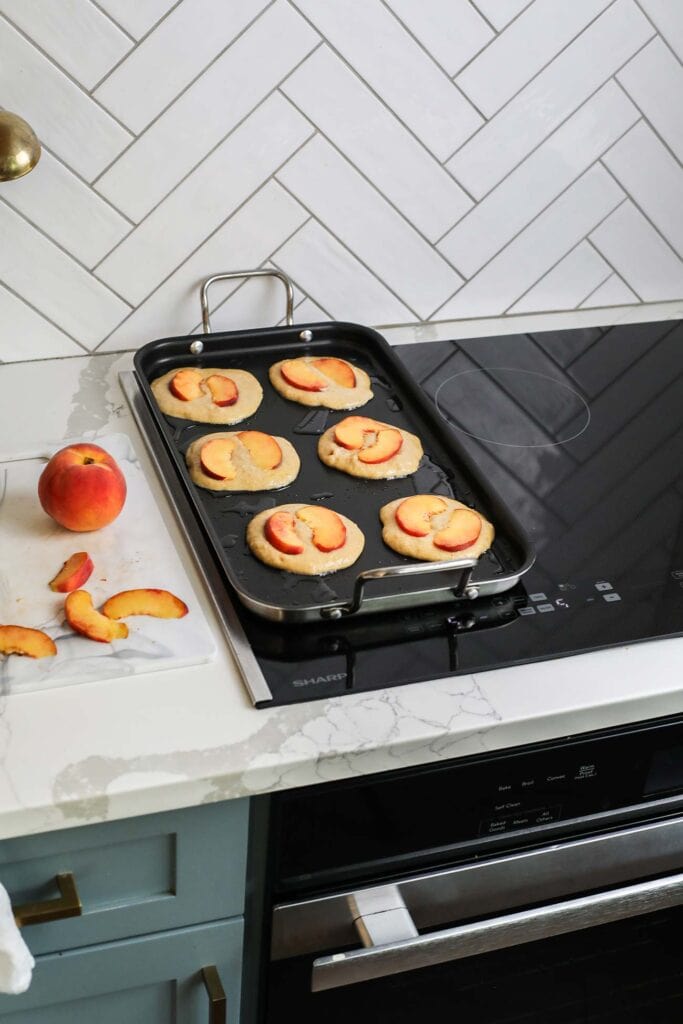 The sharp induction cooktop showing two burners used with the bridge feature.