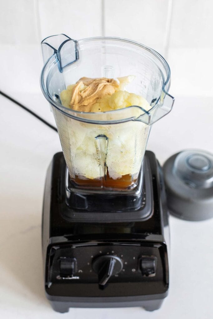 Step 4 shows processing the cauliflower and cashew butter into a creamy base.