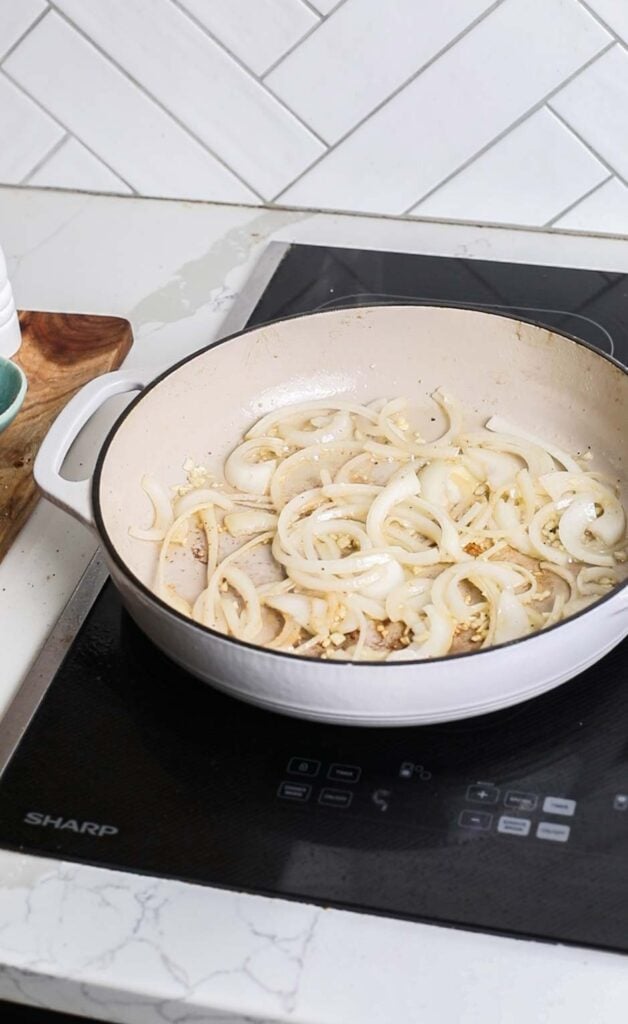 Step 3 shows sauteing the onions and garlic in the pan.