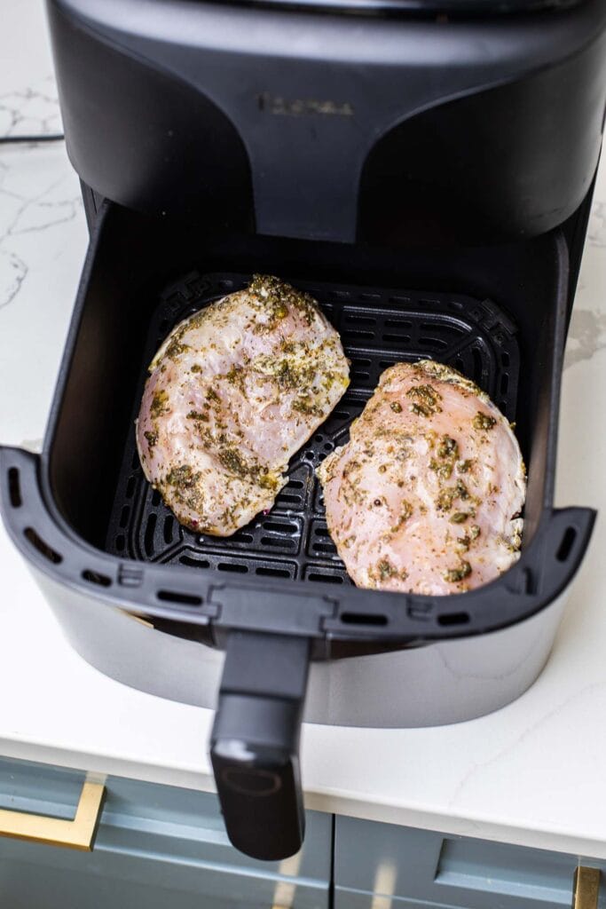 Step 3 shows adding the chicken breasts to the air fryer to cook.