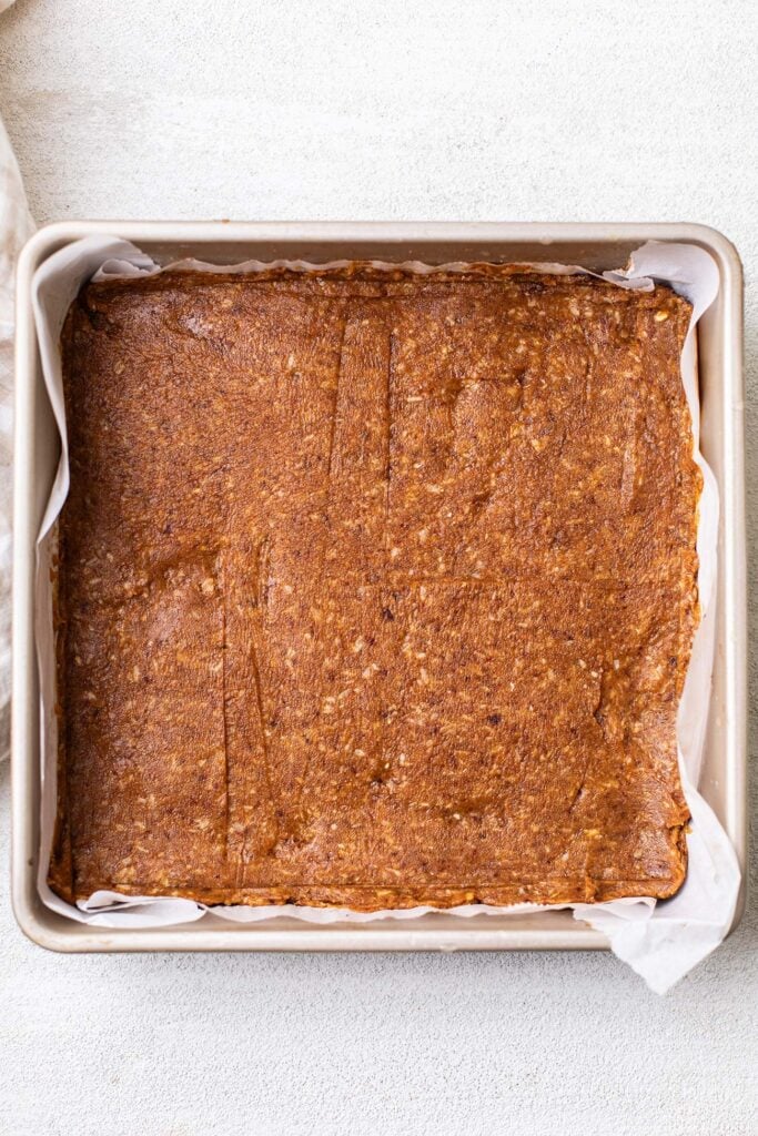 A date coconut layer on top of the chocolate cookie layer.