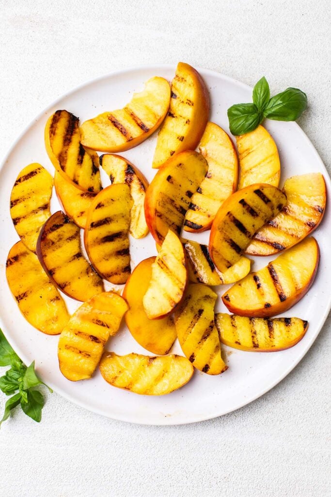 A platter of grilled peaches.